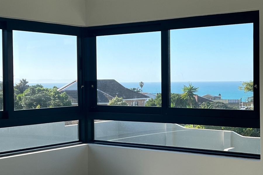 3 Bedroom Property for Sale in Wavecrest Eastern Cape